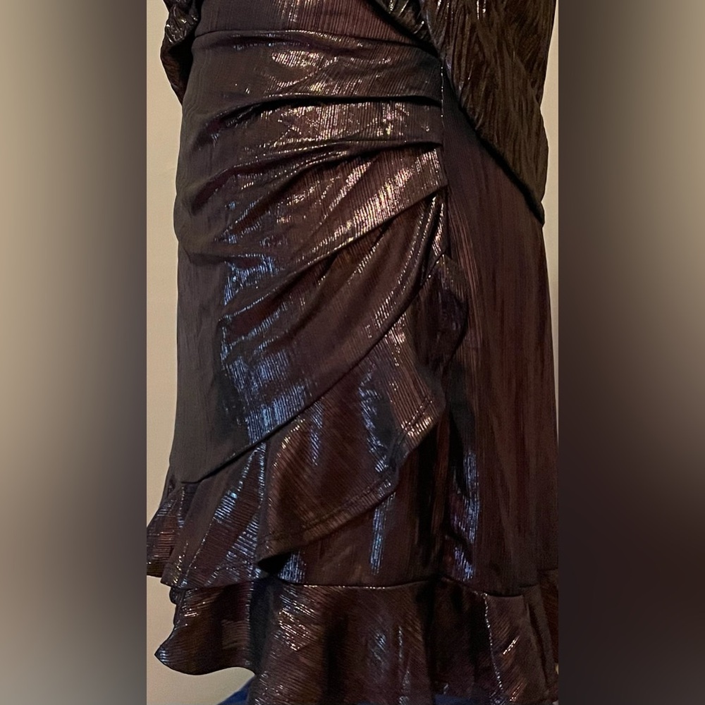 Skirt size M and bright copper color.
Not refund after purchased.